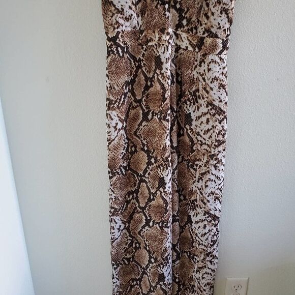 𝅺SUPERDOWN  Snake Print Wide Leg V Neck Jumpsuit Size Small - Picture 2 of 8